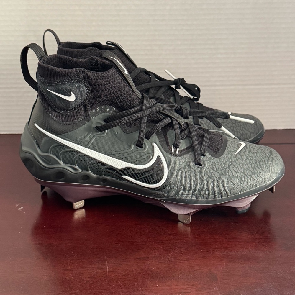 Nike Black and Dark Gray Baseball Cleats Men’s Size 7